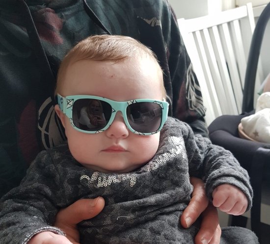 Babyzonnebril maat 2-18 maanden / antislip baby bril K 112 kat 3 UV 400 / witte montuur + getinte grijze lenzen / kraamcadeau meisje / baby glasses / lunettes de soleil bébé / Aland optiek / zonnebril kind pasgeboren jongen of meisje van Merkloos — afbeelding 2