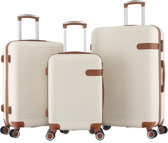 Drie lichtbeige koffers met bruine details en handvatten, op wieltjes.