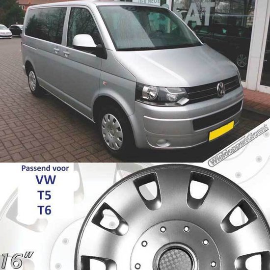 Zilverkleurige VW Transporter T5/T6 bus met een 16 inch wieldop.