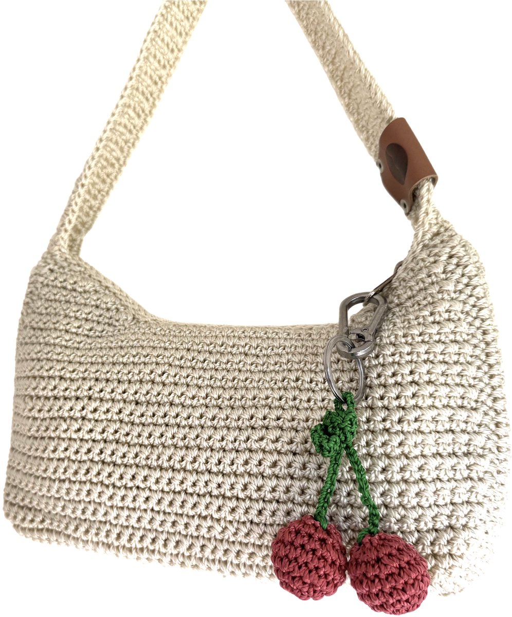 BAYUXX Bags Bali - Model LouLou met TASBEDEL KERSEN - Te dragen als SCHOUDERTAS - Handmade in Bali - Wit/off white - Gehaakte zomertas