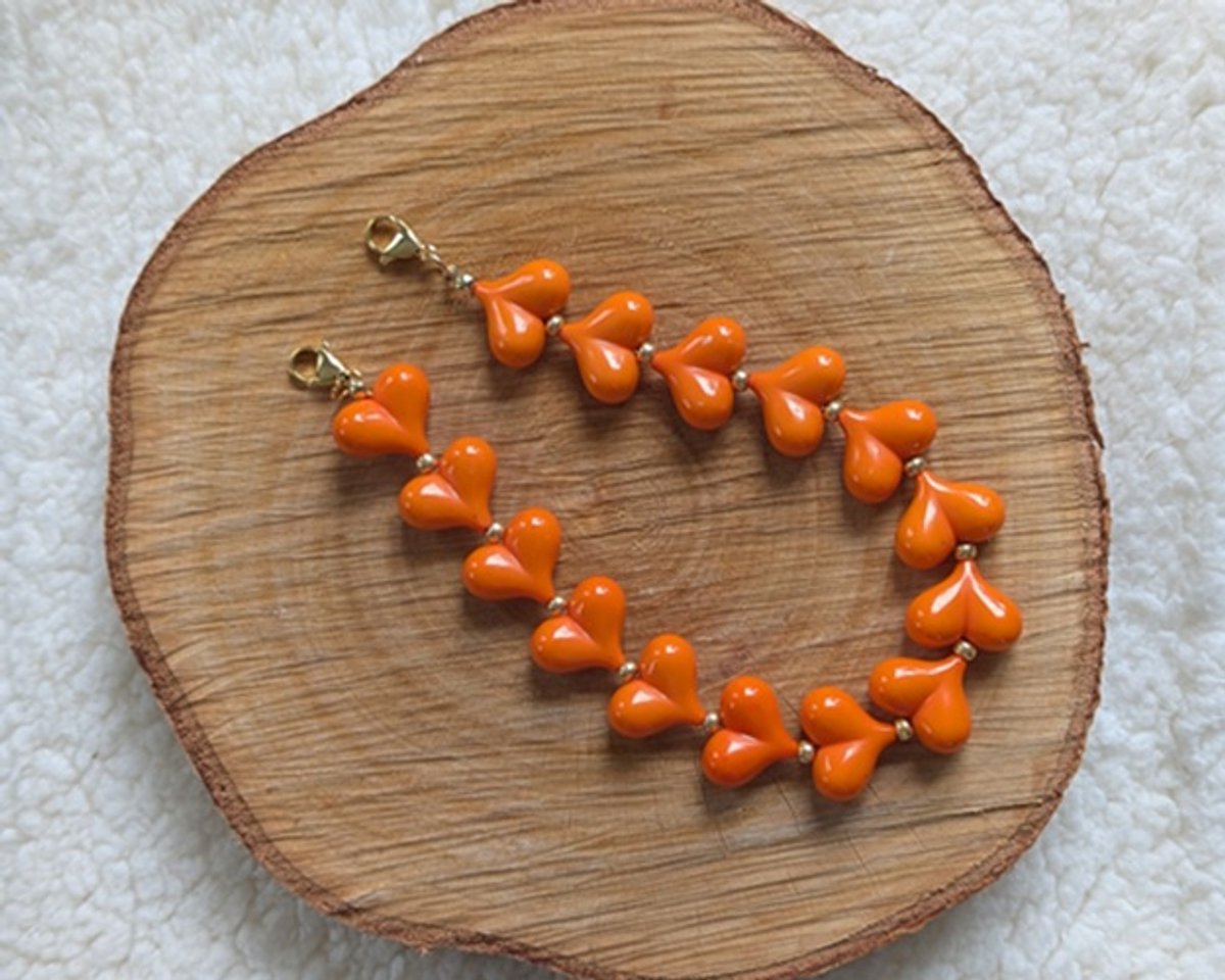 SWAN - sleutelhanger - tassenhanger - telefoonkoord - hartjes - acryl - oranje - goud