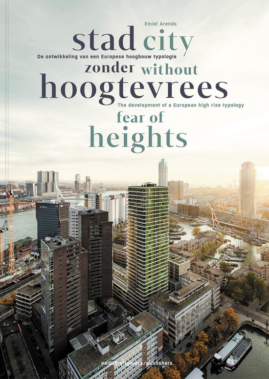 Livre "City Without Fear of Heights" avec une image de la skyline de Rotterdam au coucher du soleil.