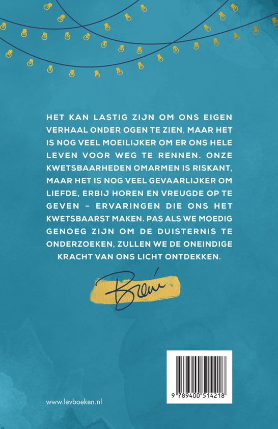 Achterkant van een boek met tekst en een handtekening van Brené Brown.