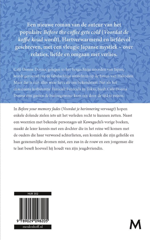 Achterkant van het boek 'Before your memory fades', met tekst en barcode.