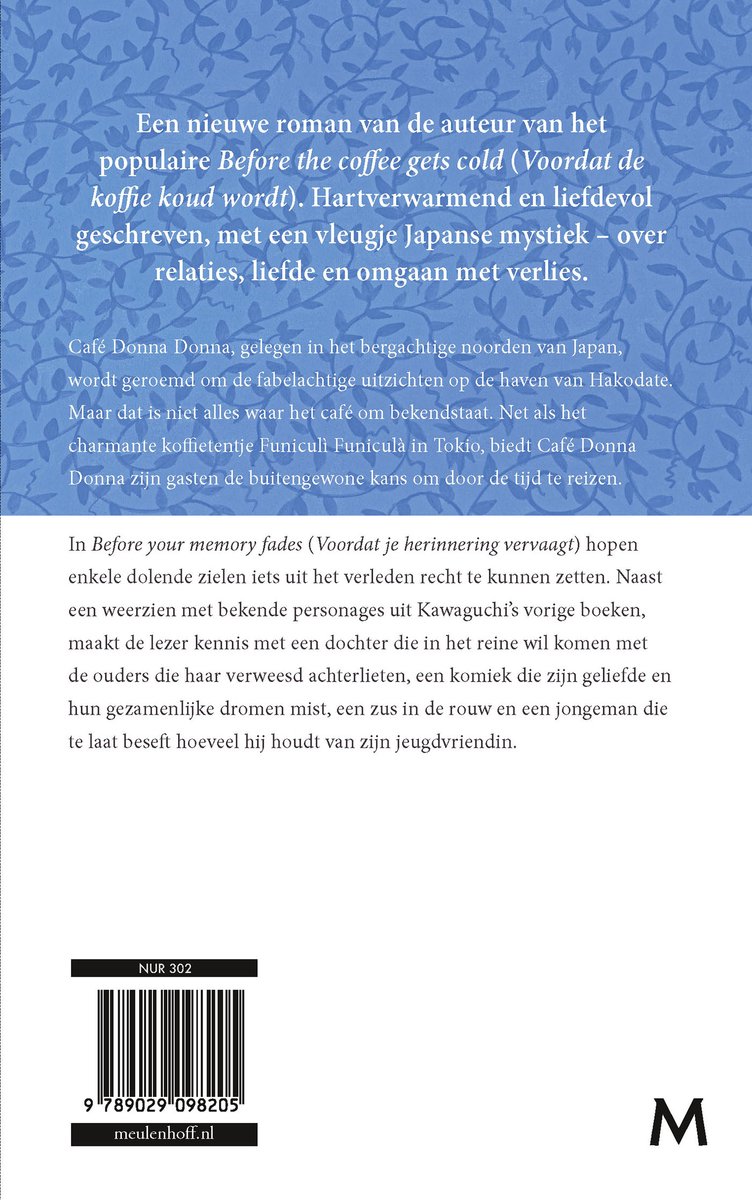 Achterkant van het boek 'Before your memory fades', met tekst en barcode.