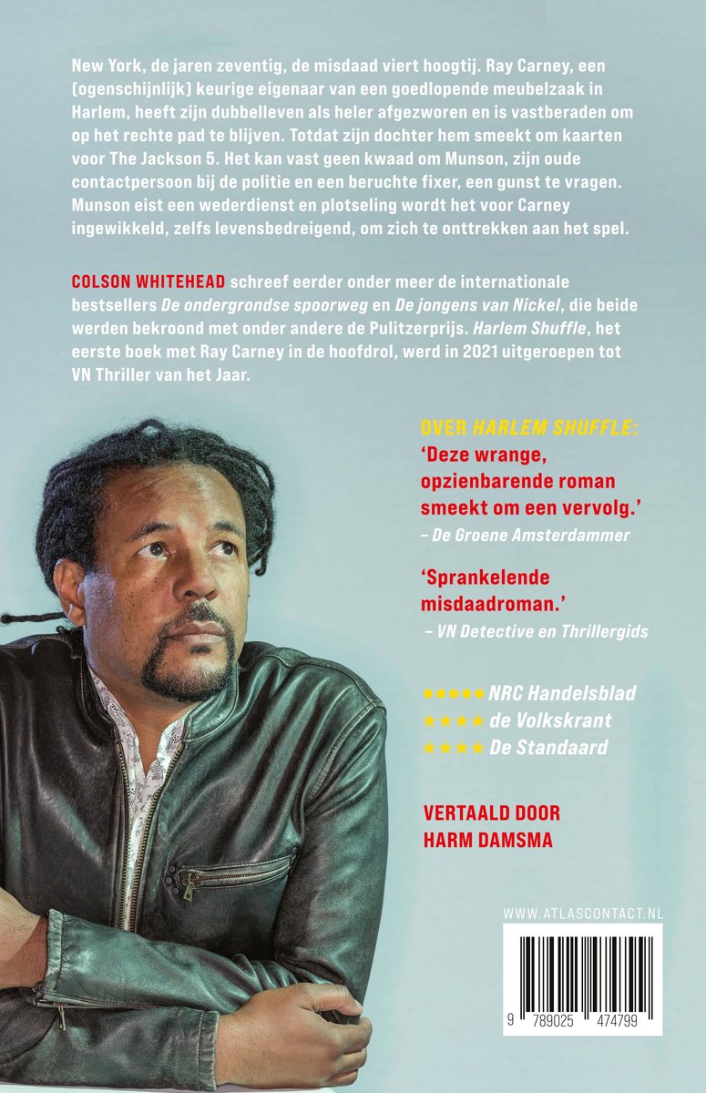 Een man met een baard en een leren jack kijkt naar links. De tekst vermeldt 'Colson Whitehead', 'Misdaadmanifest' en 'Roman'.