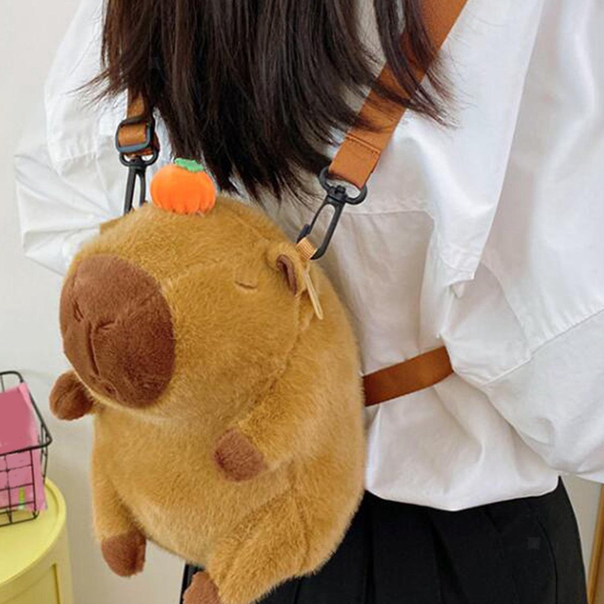 Lpitoy Cartoon Capybara rugzak lichtgewicht rugzak met Capibara hanger en 3 badges schattige esthetische rugzak casual dagrugzak voor vrouwen meisjes, Bruin, 30*16*44cm