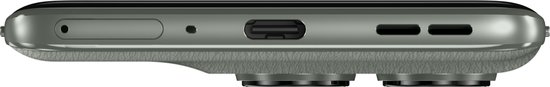 Onderkant van de grijze Motorola Edge 60 Pro smartphone met USB-C poort en speakergrill.