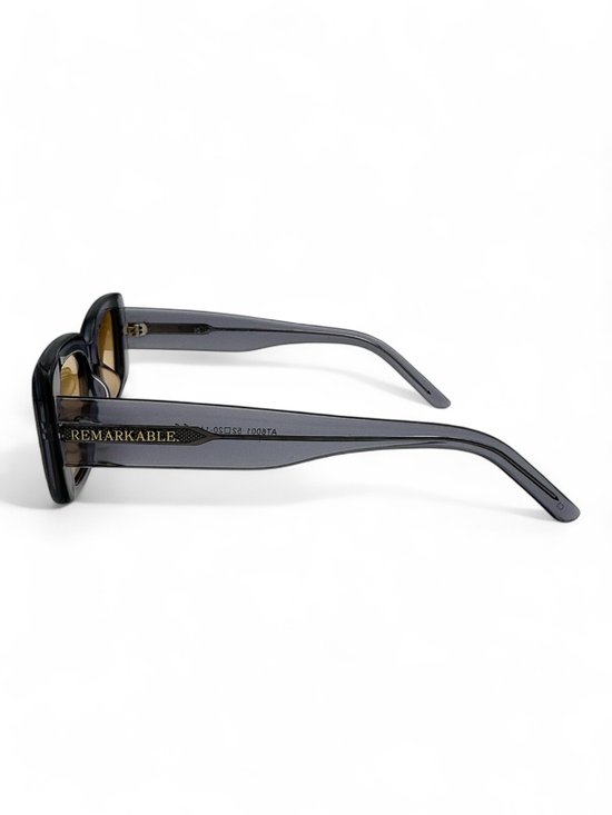 The Brand Remarkable - Zonnebril Unisex - Zonnebril Dames - Zonnebril Heren - Cat-Eye / Rechthoekige Zonnebril - Bruin / Grijs - UV400 - Luxe, & Trendy Zonnebril - Designer Zonnebril - Mode Zonnebril 2025 - Inclusief Beschermhoes - Polariserend Look van The Brand Remarkable — afbeelding 3