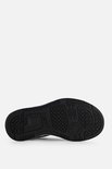 Zool van een zwarte PUMA sneaker met een gestreept patroon.