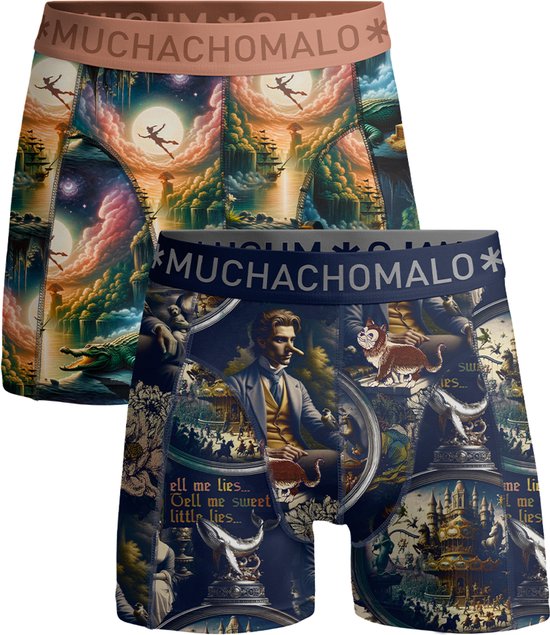 Twee Muchachomalo boxershorts, één met een sprookjesachtige print en één met een gedetailleerde scène van een man met een sigaar.