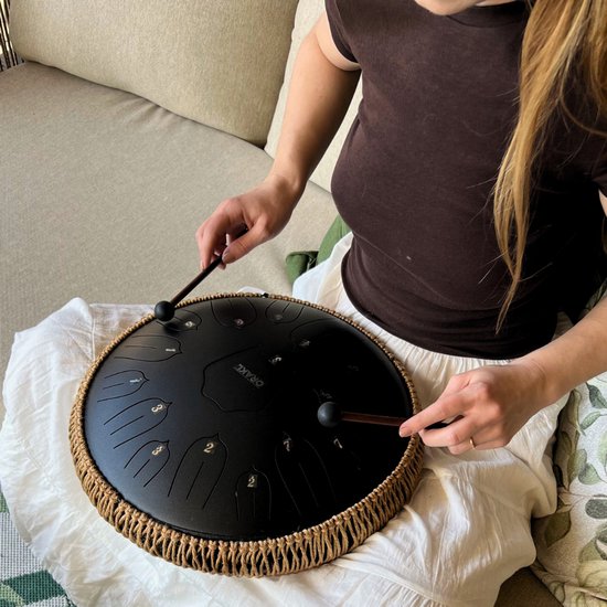 Orakl ® - Tongue Drum Elysium Kosmisch Zwart - Inclusief lesboek - Handpan ø 35 cm - Tongue Drum - Handpan Drum - Steel Tongue Drum - Klankschaal - Geluidstherapie van Orakl — afbeelding 3