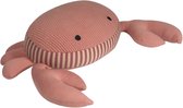 Roze gebreide krab knuffel met gestreepte band, liggend
