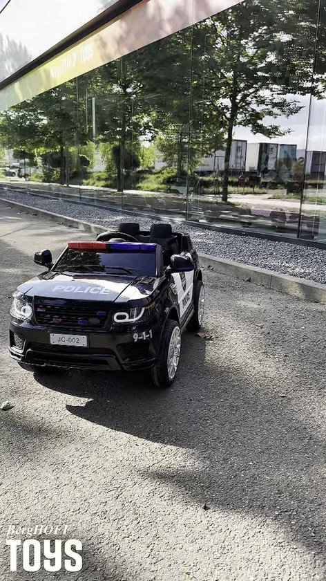 Land Rover-stijl Politieauto Full Option Elektrische Kinderauto 1 tot 6 jaar – Luxe Accuvoertuig met Lederen Zitje, 5-puntsgordel & Soft-Brake – Politie-verlichting, Sirene, Microfoon & EVA Banden – Zwart