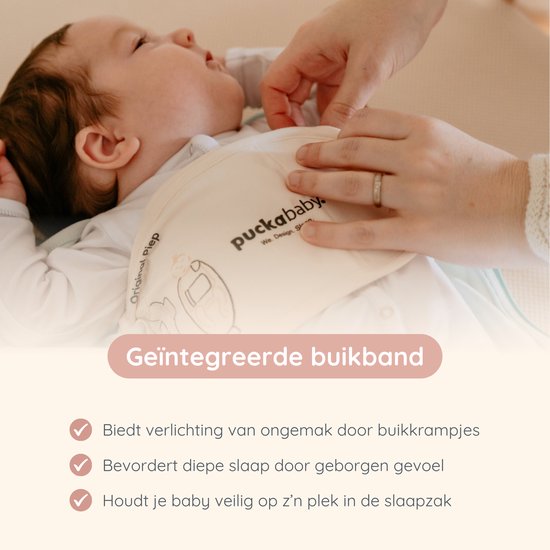 Baby met ingebouwde buikband op de borst, naam Puckababy, Geïntegreerde buikband.