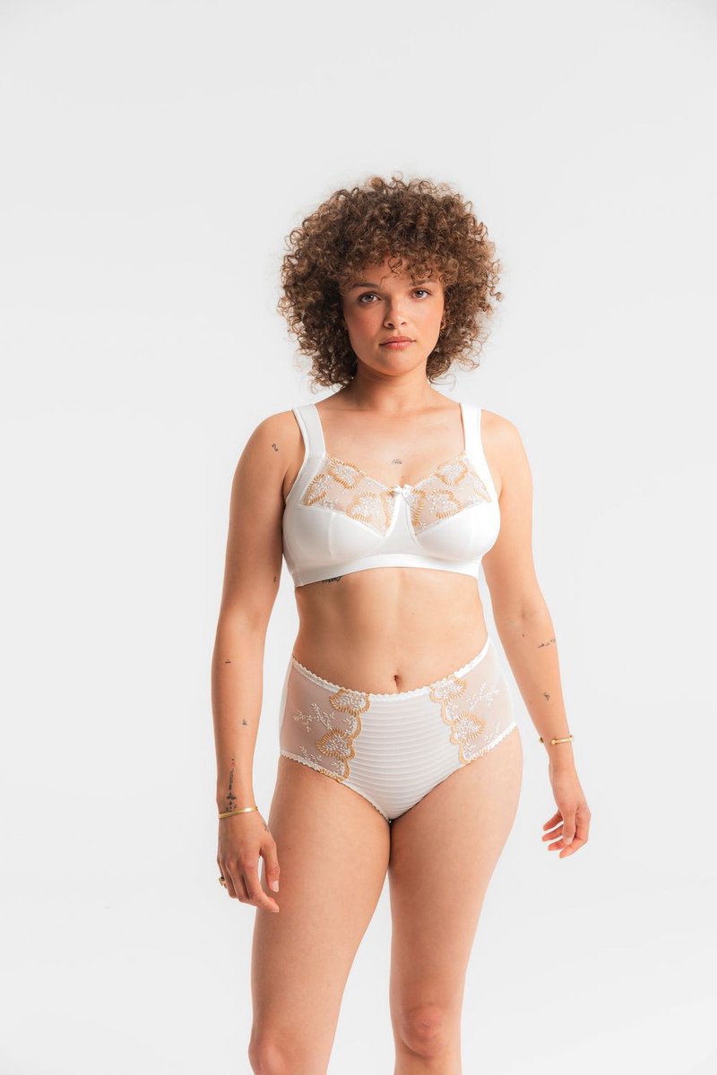 Louisa Bracq Elise Soft Cup BH – Zonder Beugel – Hoge Ondersteuning – Ecru/Goud – Luxe Lingerie met Borduurwerk - 105-120 C-Cup