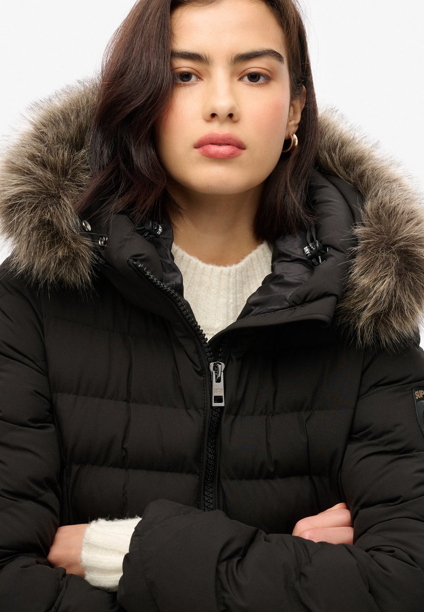 Superdry Fuji Faux Fur Hooded Longline Winterjas Dames 42 Zwart
