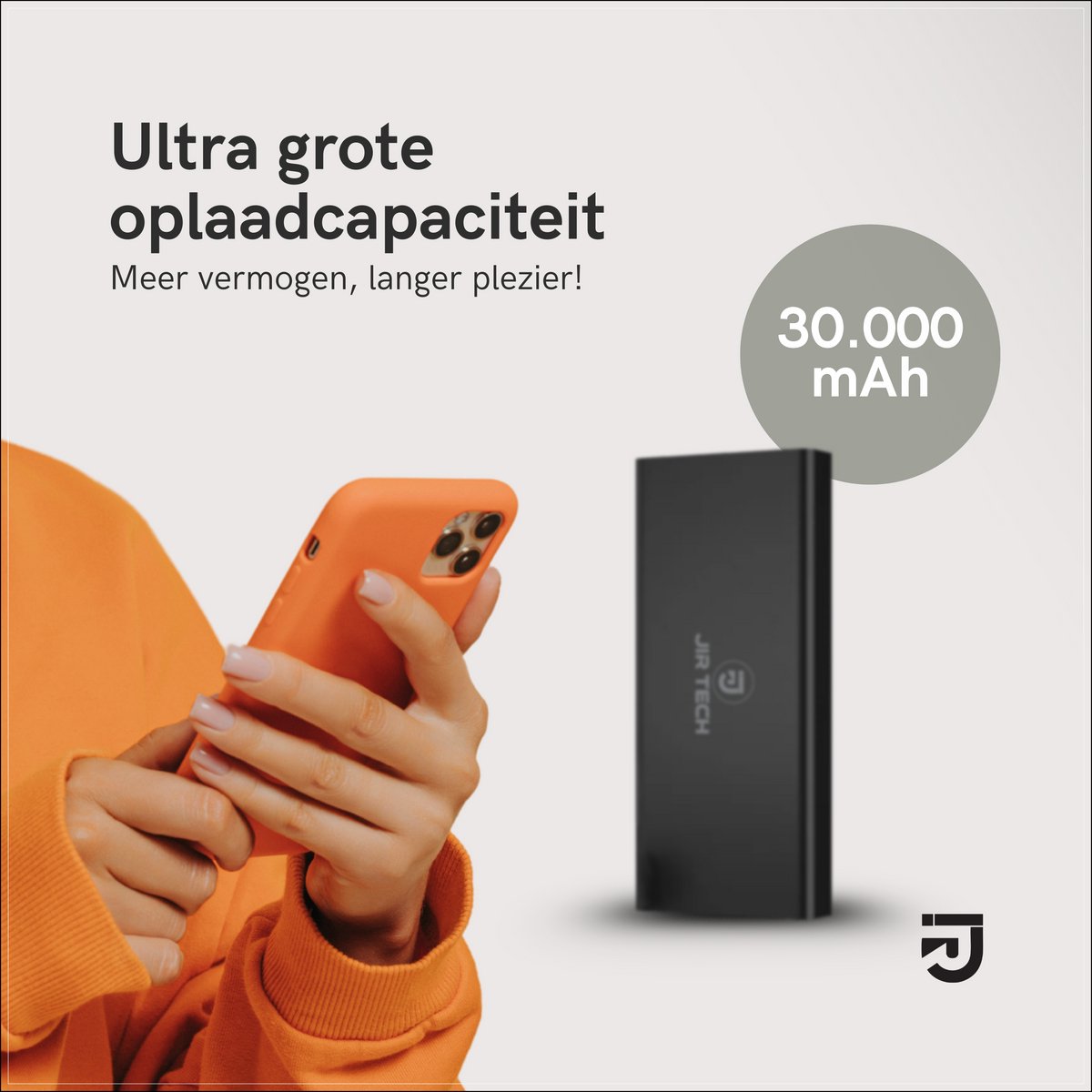 Afbeelding 2 van JIR Tech® - Powerbank 30000 mAh - 100W Snelladen & Geschikt voor Laptops - Speedcharging - 2 USB- en 2 USB-C-poorten - Metaal - Led indicator - Noodpakket - Compact & Krachtig - Externe batterij - 10 laadbeurten - Voor GSM's & Tablets
