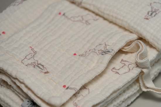 Geschenkset-baby-ecru met olifantje-swaddle met 1 washandje en 2 tutdoekjes-handgemaakt- (Sweet baby Bedstraw) van Merkloos — afbeelding 4