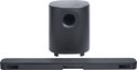 Barre de son JBL noire avec façade perforée et arrière avec ports. Le caisson de basses est rond.