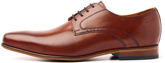 Zijaanzicht van een bruine leren veterschoen met 'Van Lier' logo op de hak.