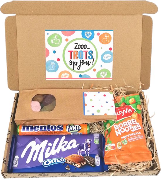 Geslaagd - Examen cadeau - Trots op jou brievenbus cadeau - Zooo trots op jou- chocolade - borrelnootjes - snoep - cadeau