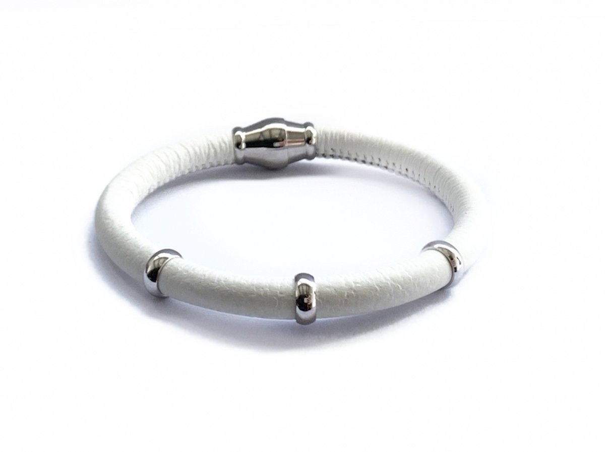 NIEUW! Jolla - dames armband zilver - leer - magneetsluiting - bedels - Single Silver - Wit