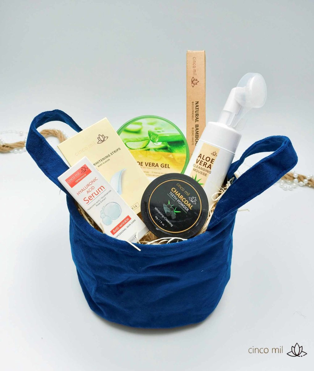 Goedkoopste Luxe Cadeau 20 stuks - AloeVera Gel - Skincare - Vitamine c serum - Face wash - Luxe giftset - Gezichtsverzorging - Cadeauset - Damescadeau - Giftbox - Huidverzorging geschenkset - Gezichtsreiniging - Cincomil.nl cadeau - Verwenpakket - Geschenkset