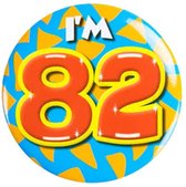 Button 82 Jaar - Button met speld (55mm) - Leeftijd badge - 82 Jaar versiering - Accessoires - Rozet I'm 82 - Verjaardag jongen / meisje / man / vrouw - Button 82 Jaar
