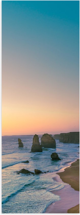 Poster Glanzend – Oceaan - Zee - Stenen - Rotsen - Berg - Water - Kleuren - 20x60 cm Foto op Posterpapier met Glanzende Afwerking