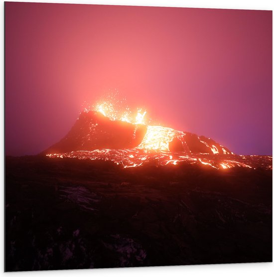 Dibond - Vulkaan - Vuur - Heet - Lava - Kleuren - 100x100 cm Foto op Aluminium (Met Ophangsysteem)