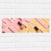 Muursticker - Patroon van Cosmetica Producten op Geel met Roze Oppervlak - 60x20 cm Foto op Muursticker