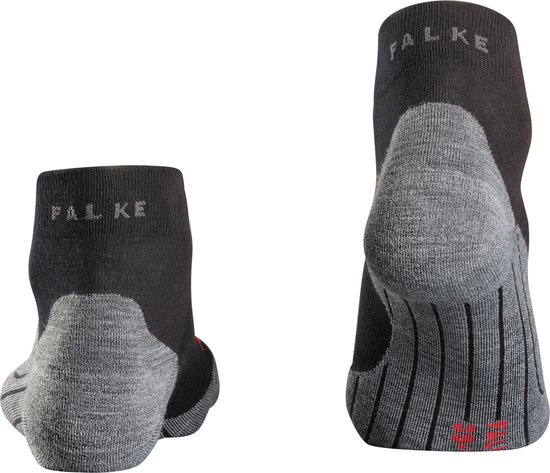 Zwarte Falke sokken met grijze hiel- en teenstukken, en logo op de boord.