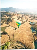 PVC Schuimplaat - Bergen - Luchtballon - Water - Bomen - 60x80 cm Foto op PVC Schuimplaat (Met Ophangsysteem)