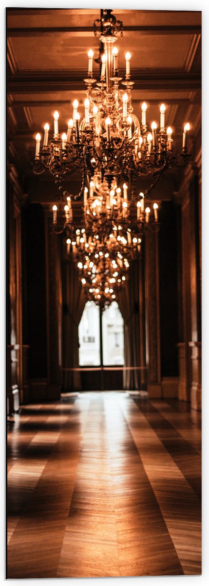 Dibond - Kroonluchter in de Hal - 40x120 cm Foto op Aluminium (Met Ophangsysteem)