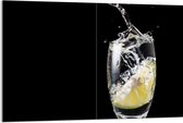 Acrylglas - Water met een Limoenschijfje - 120x80 cm Foto op Acrylglas (Met Ophangsysteem)