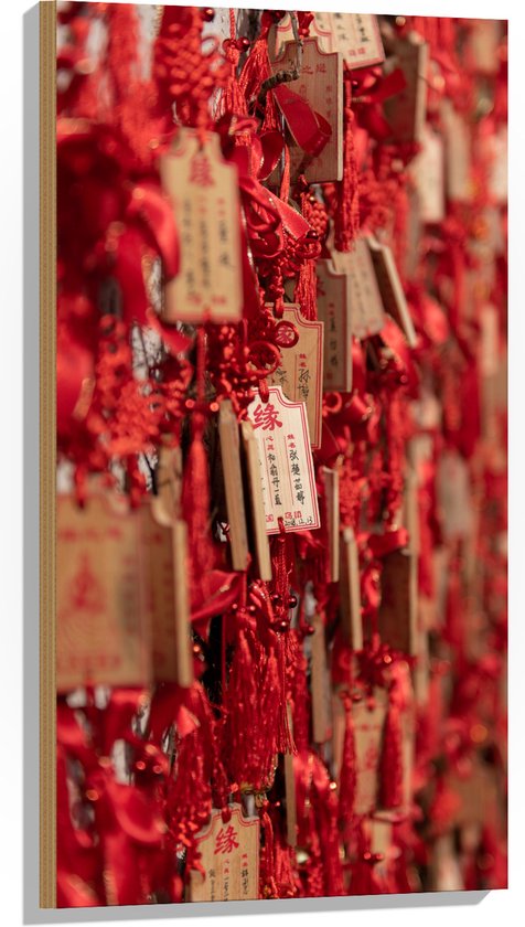 Hout - Rode Sleutelhangers met Chinese Tekens aan een Muur - 50x100 cm - 9 mm dik - Foto op Hout (Met Ophangsysteem)