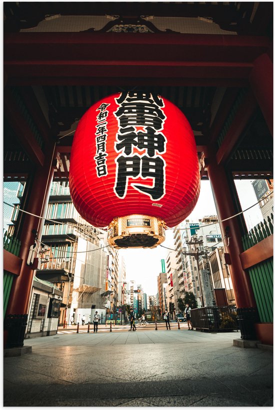 Poster (Mat) - Mega Rode Lampion met Chinese Tekens in Grote Stad - 40x60 cm Foto op Posterpapier met een Matte look