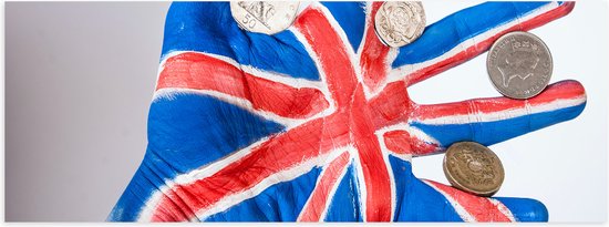 Poster Glanzend – Engelse Vlag en Valuta op Handpalm - 90x30 cm Foto op Posterpapier met Glanzende Afwerking
