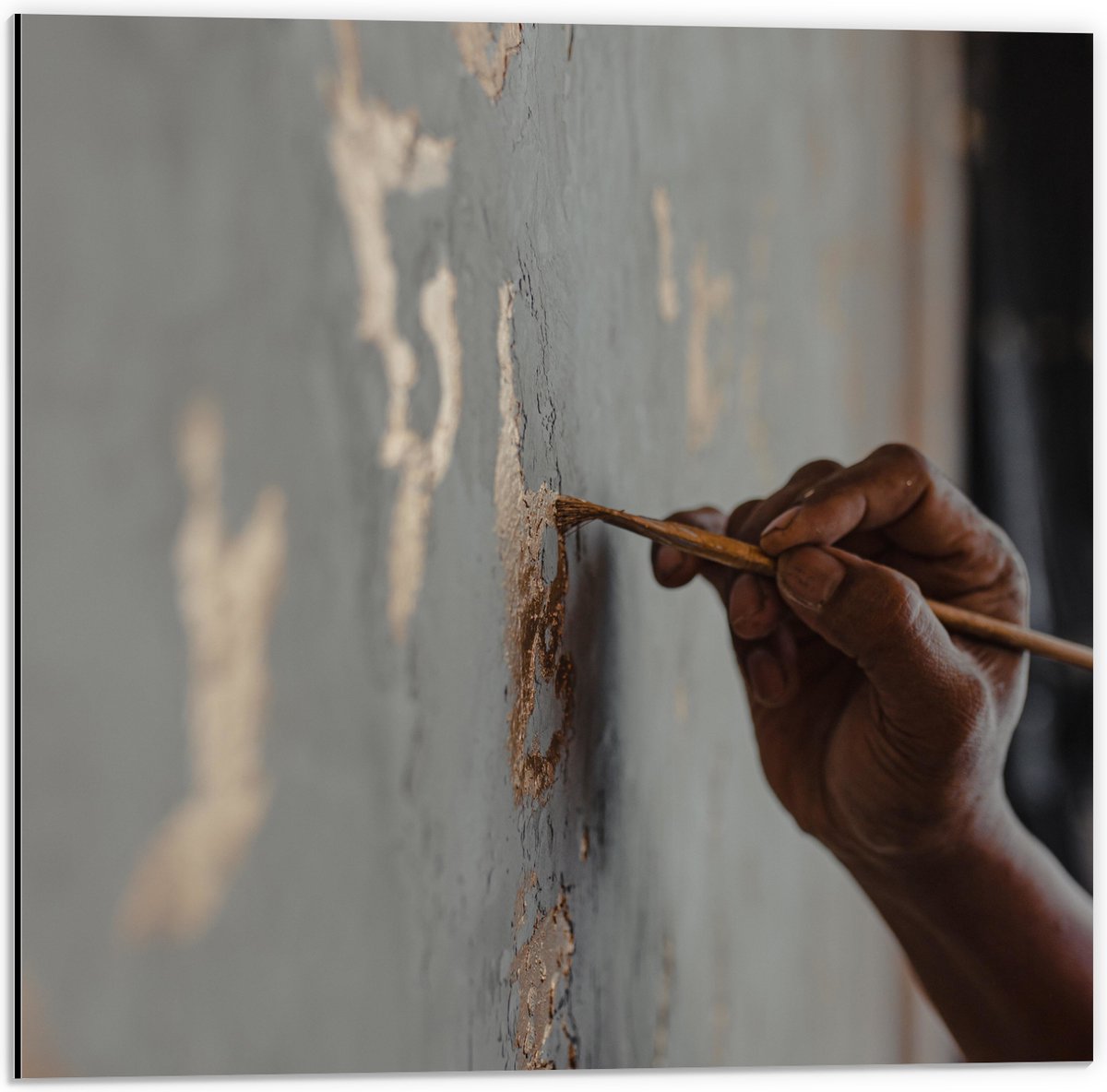 Dibond - Gouden Verf op Muur - 50x50 cm Foto op Aluminium (Wanddecoratie van metaal)