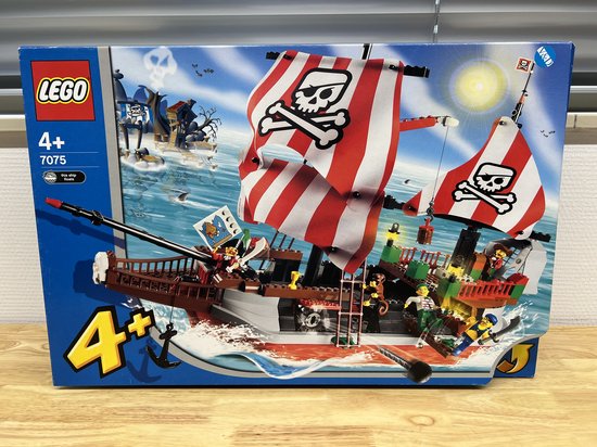Lego Junior Pirates Kapitein Roodbaards piratenschip - 7075 | bol.com