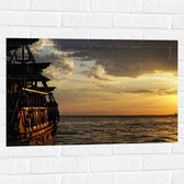Muursticker - Water - Zee - Boot - Schip - Zonsondergang - 75x50 cm Foto op Muursticker
