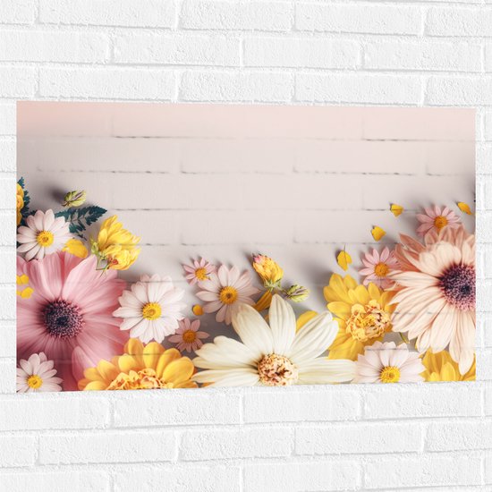 Muursticker - Roze, Gele en Witte Bloemen op Beige Achtergrond - 90x60 cm Foto op Muursticker