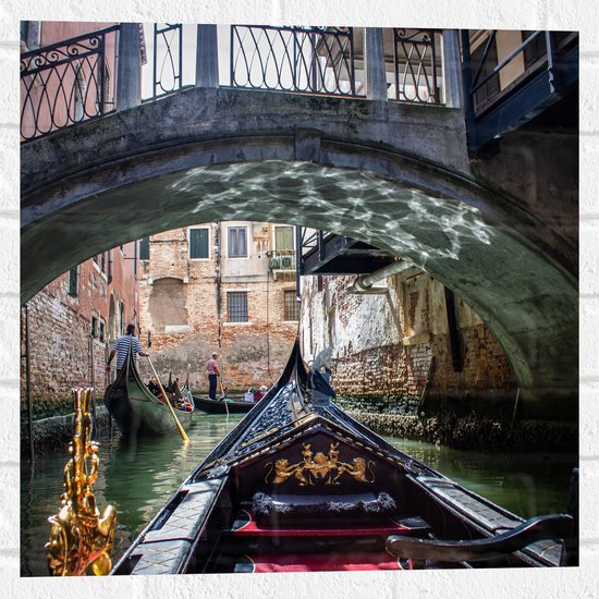 Muursticker - Traditionele Italiaanse Gondel door de Wateren van Venetië - 50x50 cm Foto op Muursticker