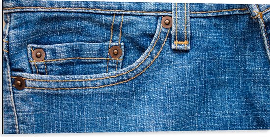 Dibond - Close-up van Broekzak van Jeans - 100x50 cm Foto op Aluminium (Met Ophangsysteem)