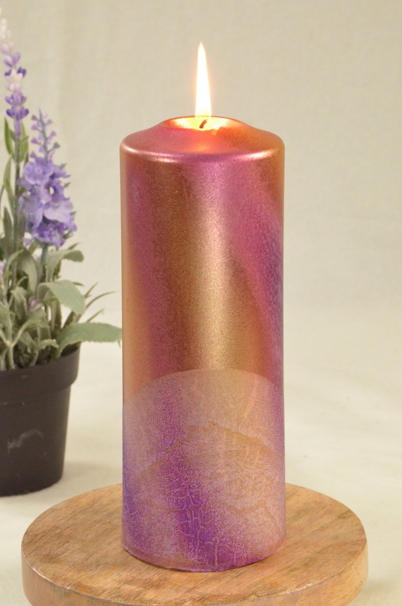 XXL Klok kaars in GOUD en LILA, hoogte: 19 cm - Gemaakt door Candles by Milanne