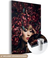 Glasschilderij vrouw - Bloemen - Rood - Sieraden - Henna - Foto op glas - Wanddecoratie glas - 90x120 cm - Schilderij glas - Slaapkamer - Woondecoratie