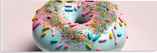 Acrylglas - Donut met Blauwe Glazuur met Sprinkles tegen Lichroze Achtergrond - 60x20 cm Foto op Acrylglas (Wanddecoratie op Acrylaat)
