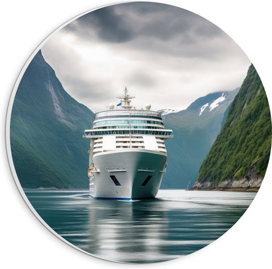 PVC Schuimplaat Muurcirkel - Groot Wit Cruiseschip Varend op het Water in Dal van Hoge Bergen - 20x20 cm Foto op Muurcirkel (met ophangsysteem)