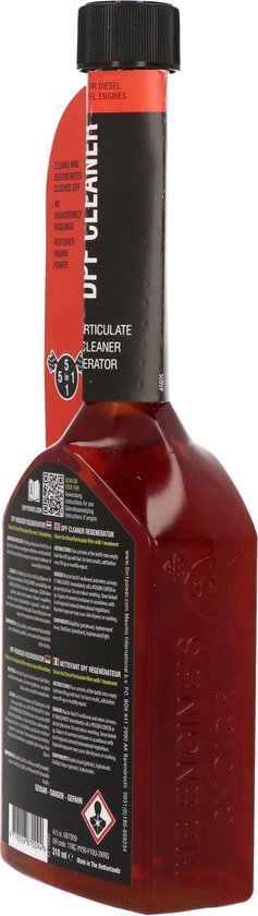 Schuin zijaanzicht van een fles rode DPF reiniger. Label met tekst "DPF CLEANER" en gebruiksaanwijzing. "DPF Particulate Filter Cleaner Regenerator".